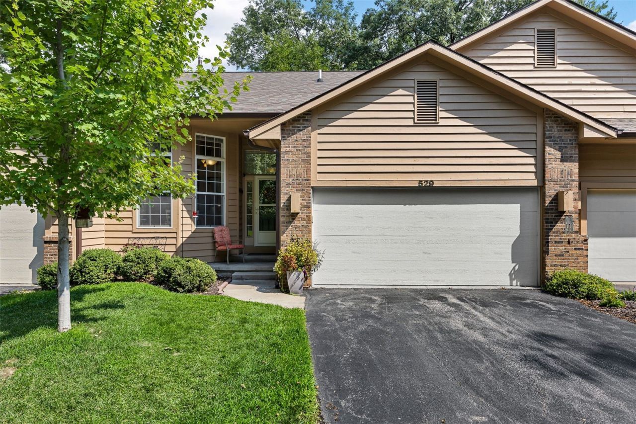 529 East Post Road Se, Unit 124, Cedar Rapids, IA 52403 Main Photo