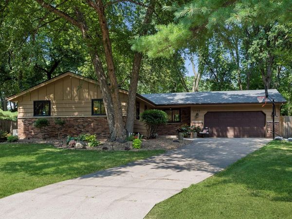 2100 W 107th Street , Bloomington, MN 55431