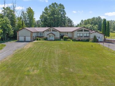 17 Oneida River Road, Pennellville, NY 13132