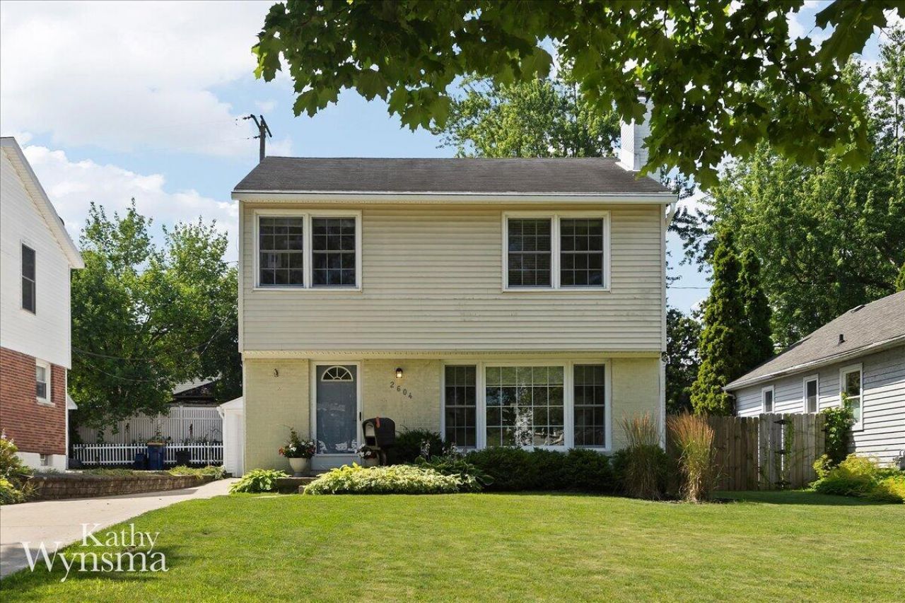 2604 Richards Drive Se, East Grand Rapids, MI 49506 Main Photo