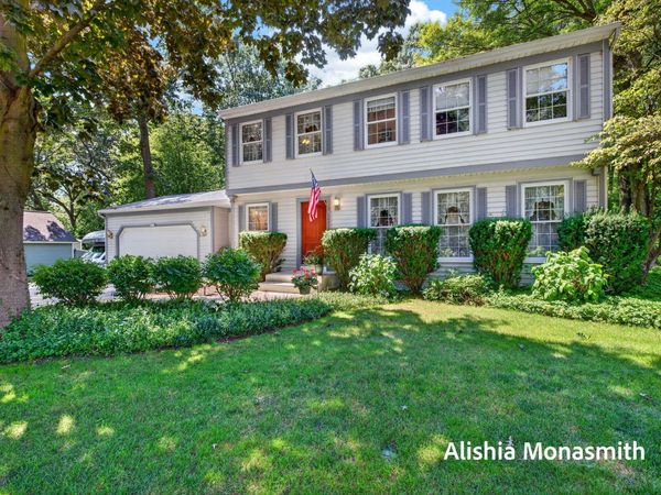 16275 Pine Hollow Avenue, Spring Lake, MI 49456