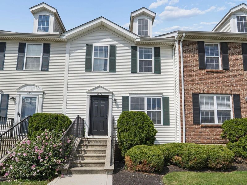1079 Shady Lake Drive , Columbus, OH 43228 Photo 2