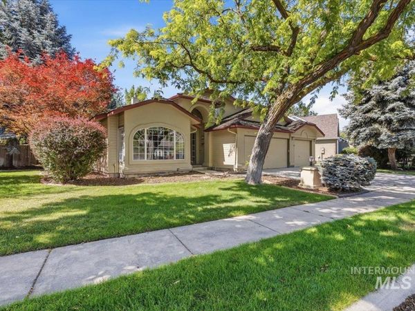 8001 W Innsbrook Ct, Boise, ID 83704