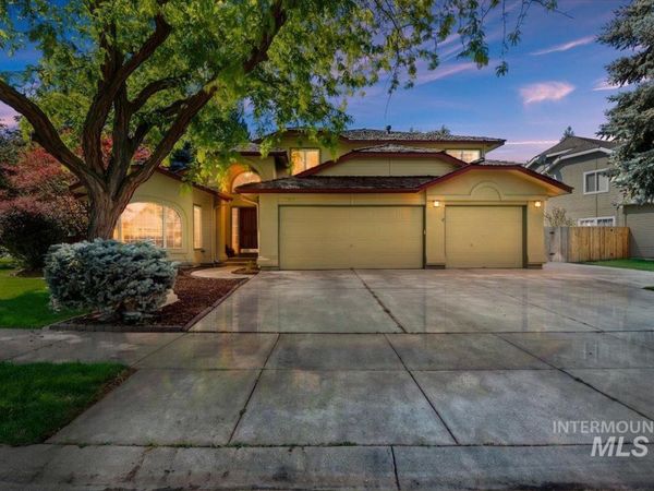 8001 W Innsbrook Ct, Boise, ID 83704