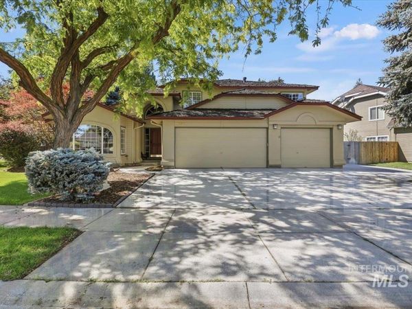8001 W Innsbrook Ct, Boise, ID 83704
