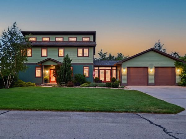 17419 Emerald Drive, Dubuque, IA 52002