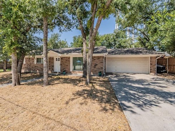 909 Shady Oaks, Bridgeport, TX 76426