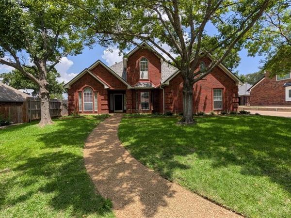 7525 Brentwood Court, North Richland Hills, TX 76182