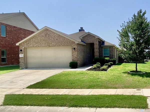 8800 Deadwood Lane, Aubrey, TX 76227