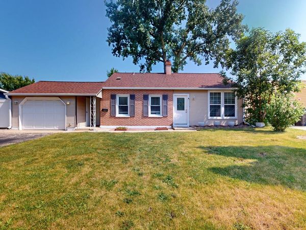 100 Edgewood Drive , Streamwood, IL 60107