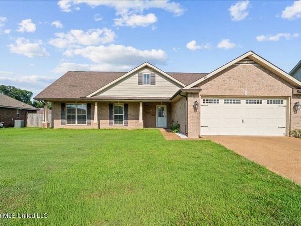 7744 Woodridge Drive, Southaven, MS 38672