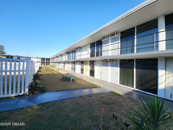 1202 Ridgewood Avenue, Daytona Beach, FL 32117