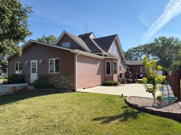  901 S Vermont Ave, Platte, SD 57369