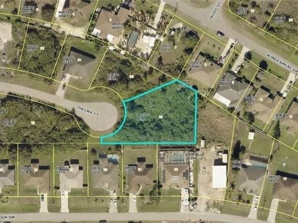 434 THELMA , Lehigh Acres, FL 33972