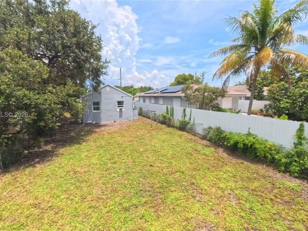 3156 NW 55th St , Miami, FL 33142