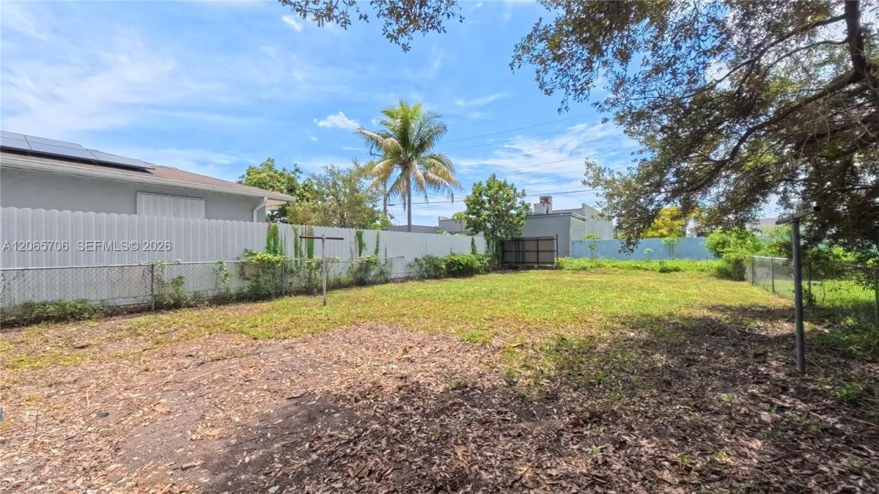 3156 NW 55th St , Miami, FL 33142 Photo
