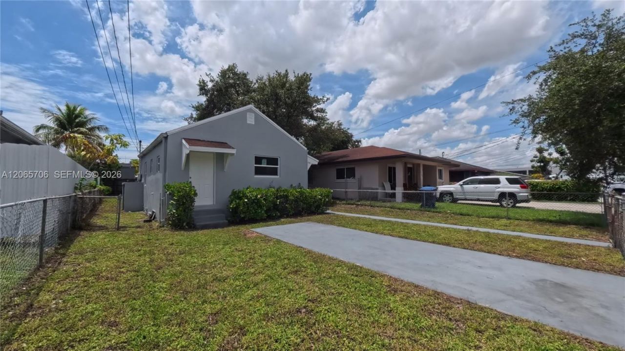 3156 NW 55th St , Miami, FL 33142 Photo