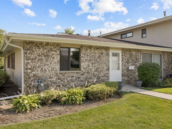 117 Cotuit Court , Schaumburg, IL 60193
