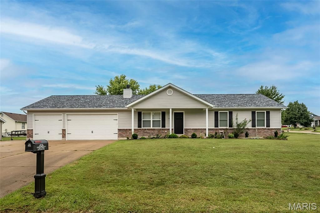 301 Excalibur Boulevard, Troy, MO 63379 Main Photo