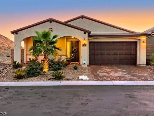 41 Tatahatso Point Street, Henderson, NV 89011