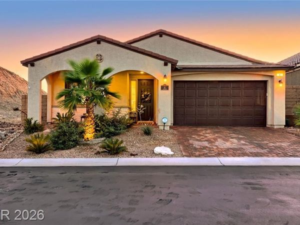 41 Tatahatso Point Street, Henderson, NV 89011