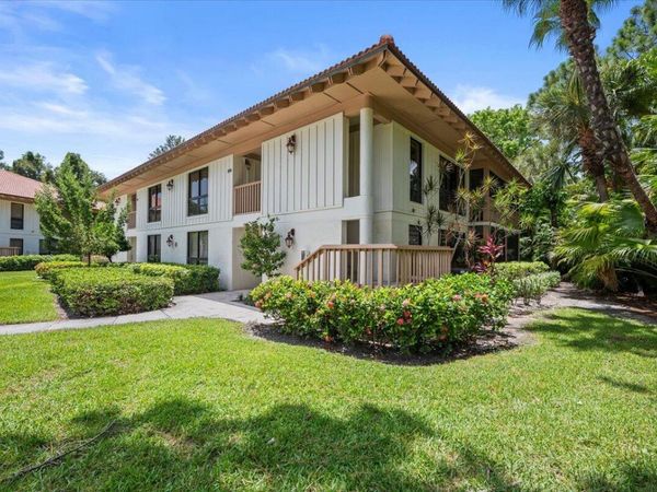 221 Brackenwood Terrace, Palm Beach Gardens, FL 33418