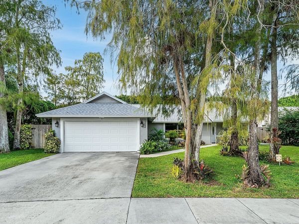 1252 Raintree Lane, Wellington, FL 33414