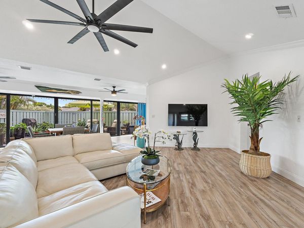 1127 E Seminole Avenue, Unit 24b, Jupiter, FL 33477