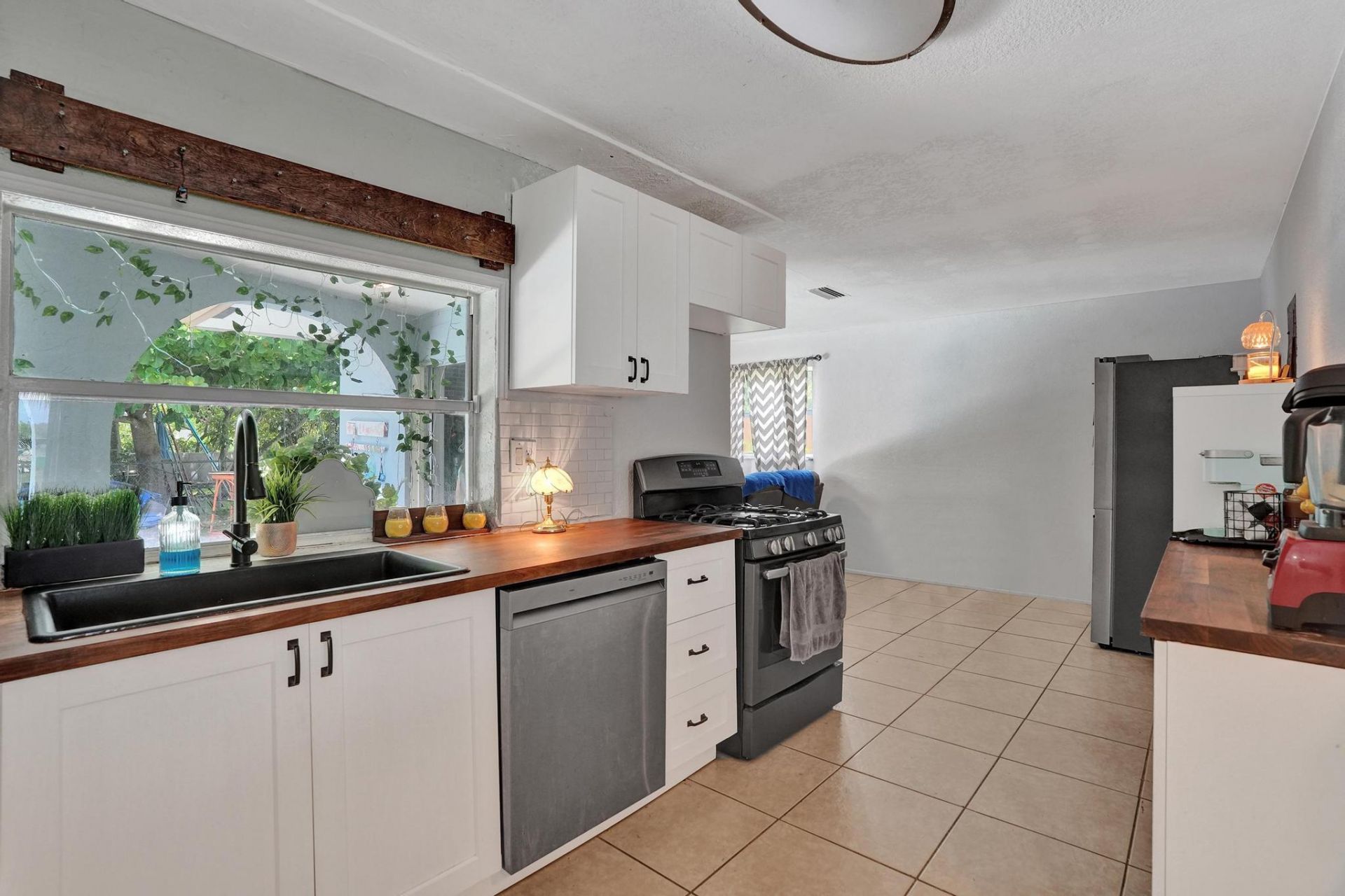 2161 NW 84th Way, Sunrise, FL 33322 Photo