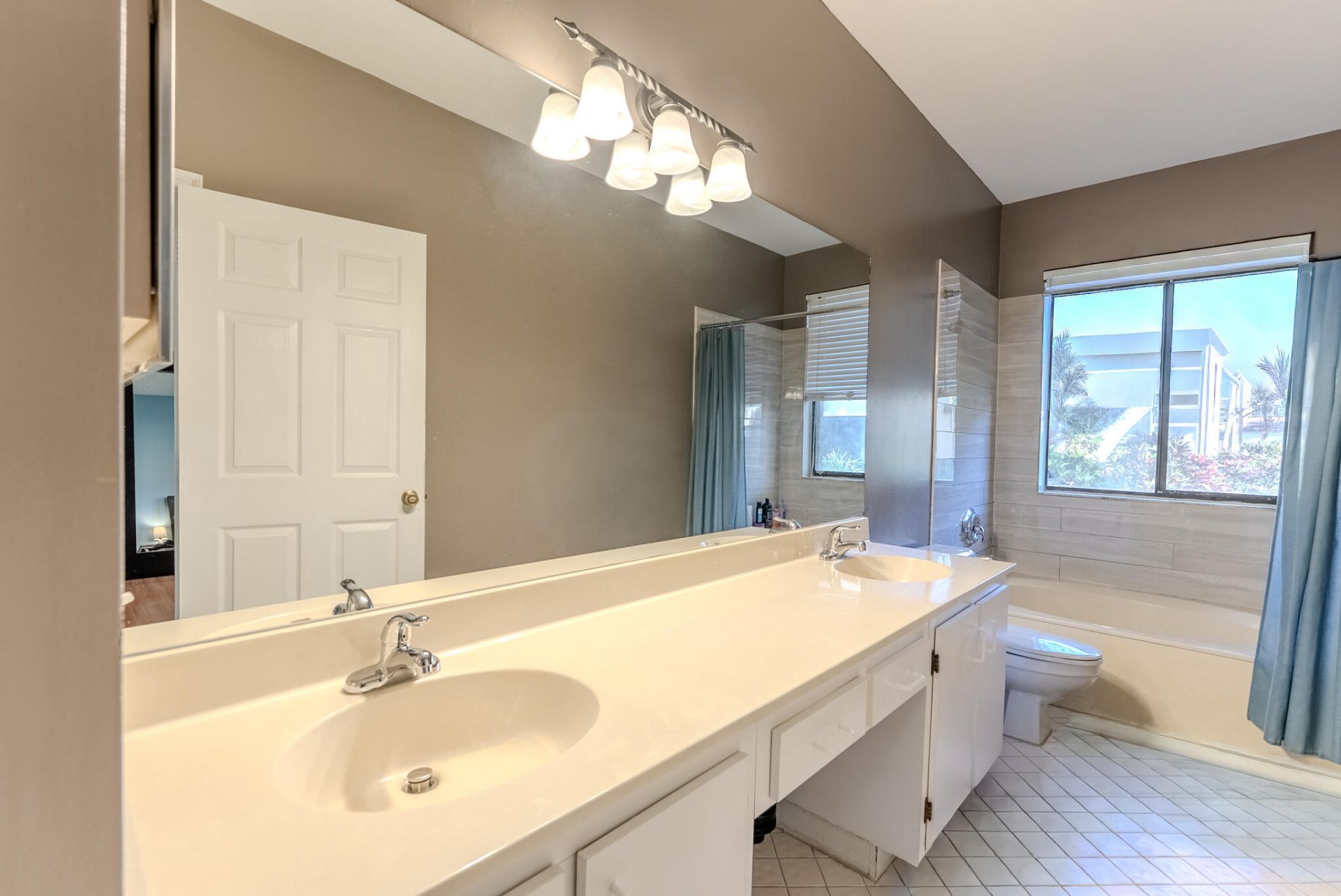 10527 NW 10th Street, Unit B-130, Plantation, FL 33322 Photo