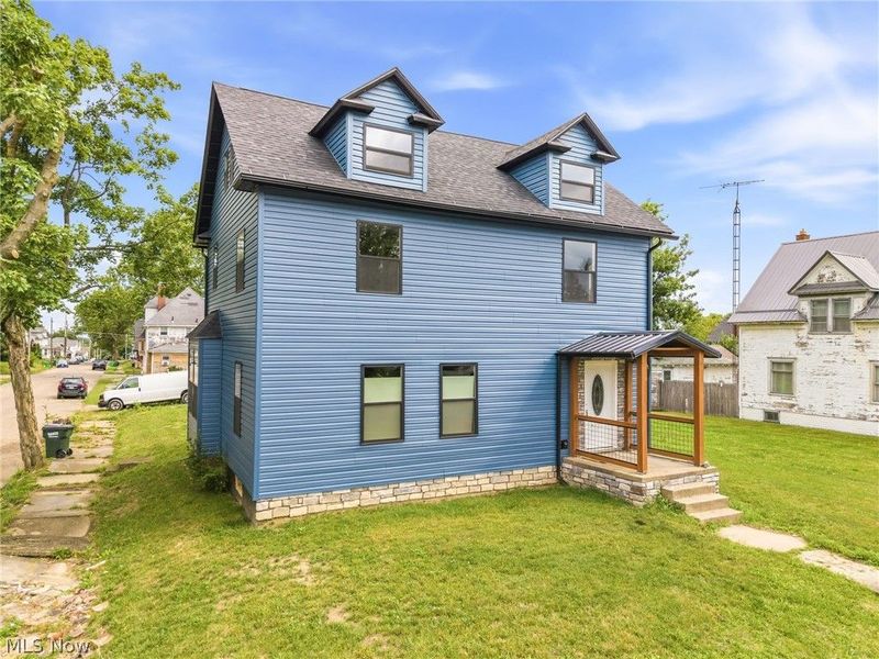 355 W High Street, Alliance, OH 44601 Photo 3