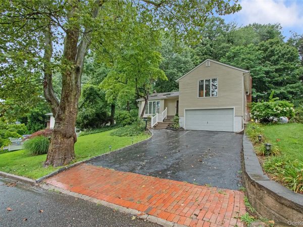 10 Sycamore Road , Glen Cove, NY 11540