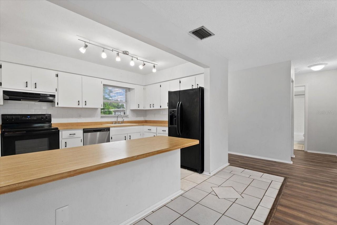 519 64th Avenue Drive E, Bradenton, FL 34203 Photo
