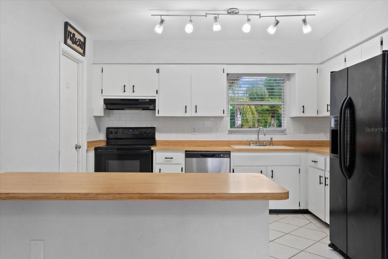 519 64th Avenue Drive E, Bradenton, FL 34203 Photo