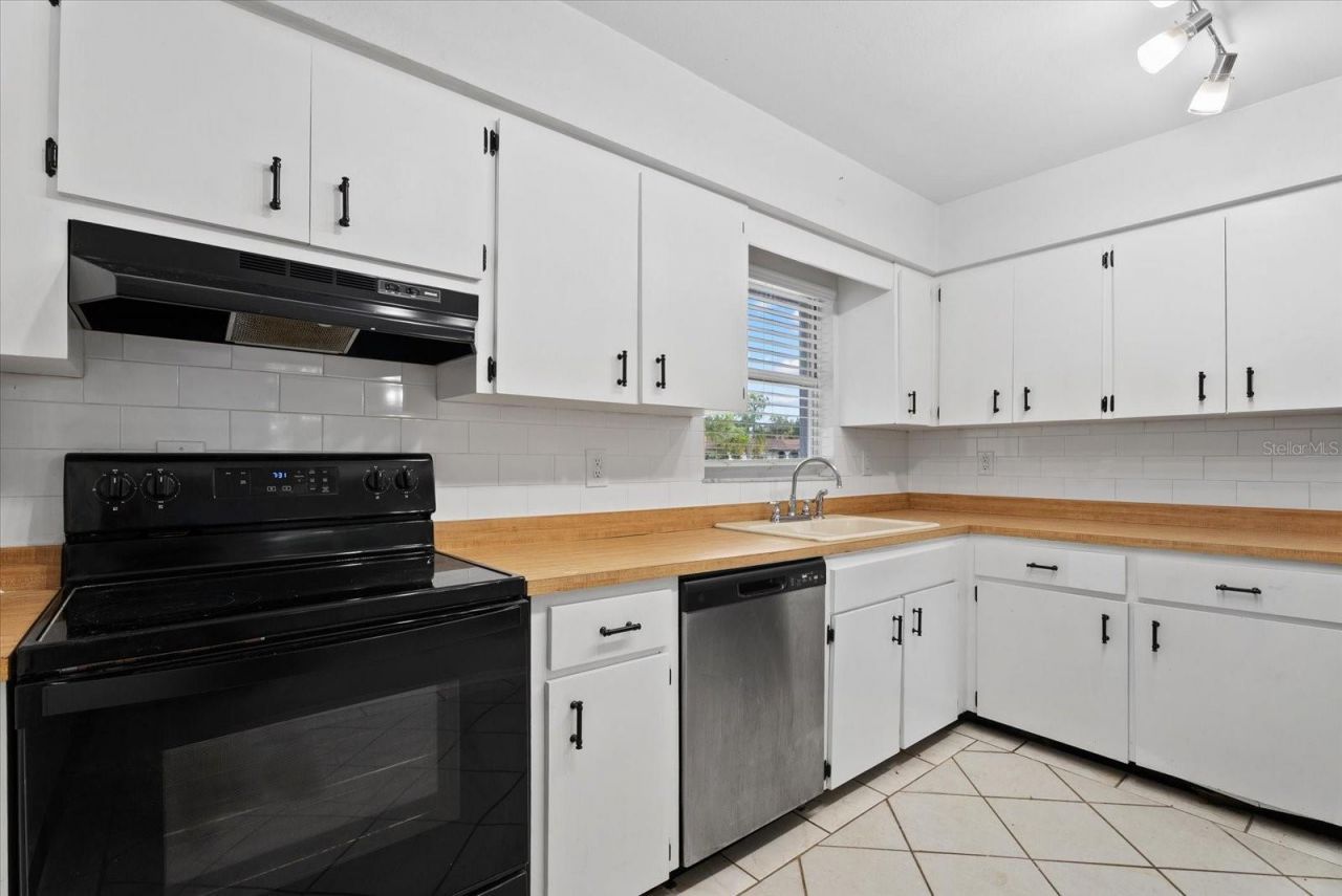 519 64th Avenue Drive E, Bradenton, FL 34203 Photo
