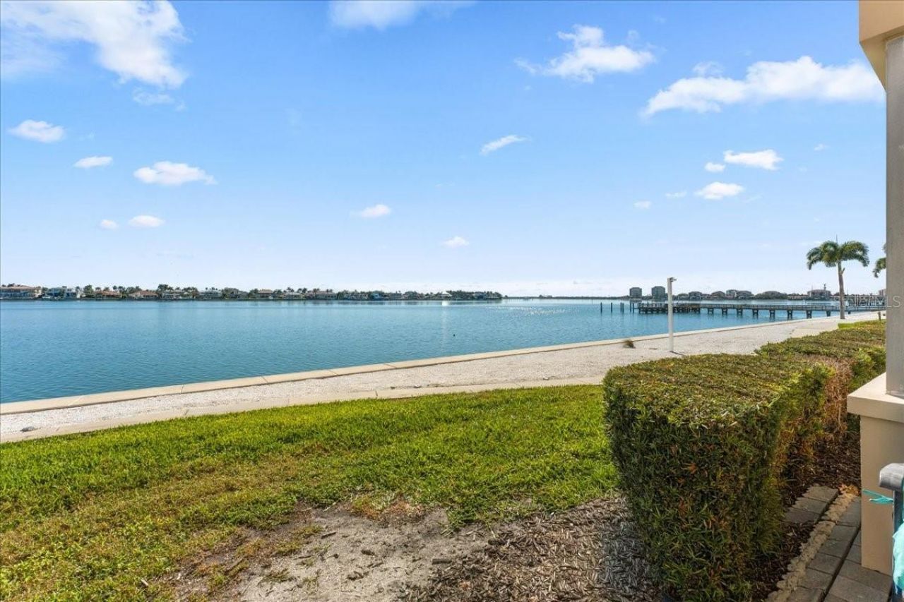 5020 Brittany Drive S, Unit 118, Saint Petersburg, FL 33715 Photo
