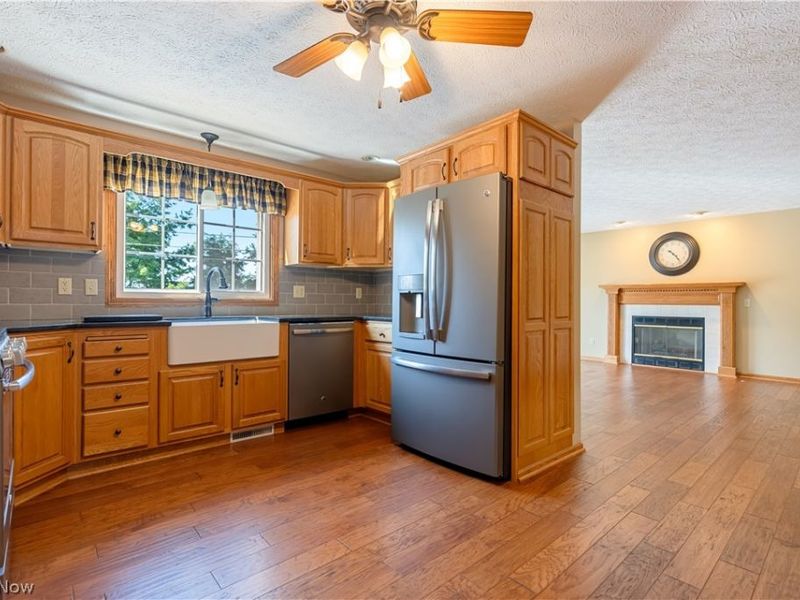 2032 Walsh Street, Louisville, OH 44641 Photo 10