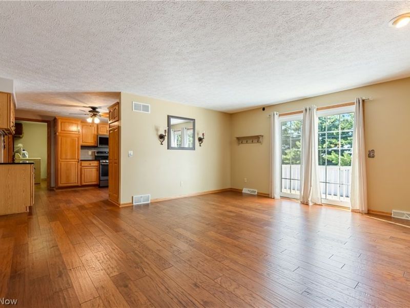 2032 Walsh Street, Louisville, OH 44641 Photo 7
