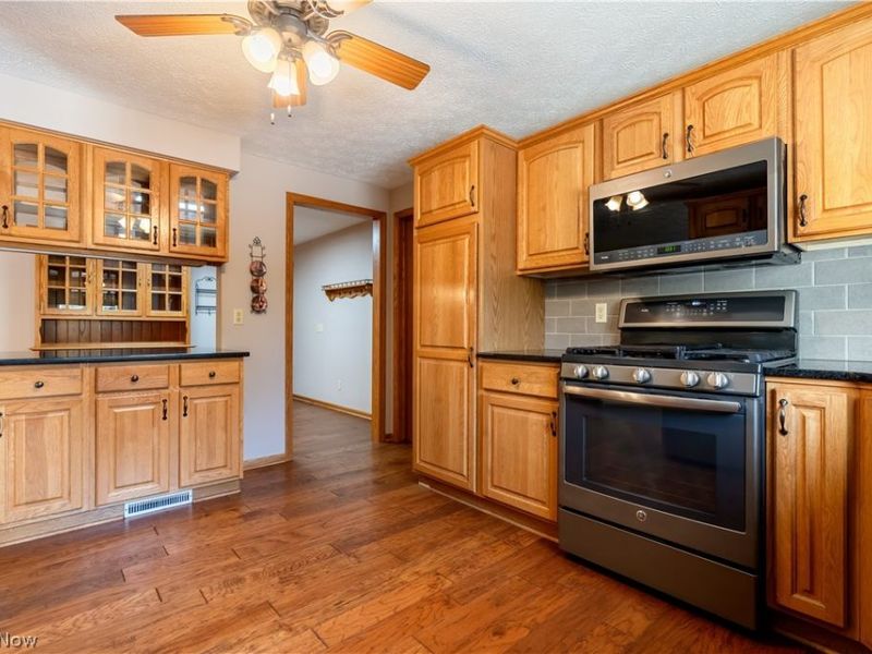 2032 Walsh Street, Louisville, OH 44641 Photo 9