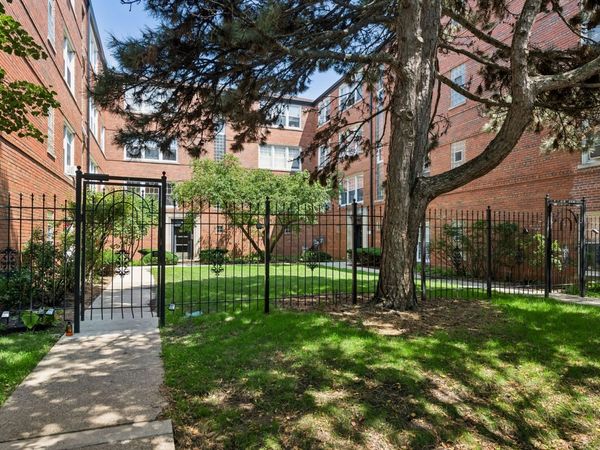 2422 W Farragut Avenue , Unit 1A, Chicago, IL 60625