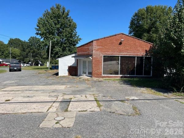 1836 Oakdale Road , Charlotte, NC 28216