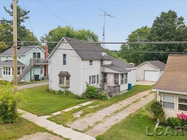 215 Woodstock , Cement City, MI 49233