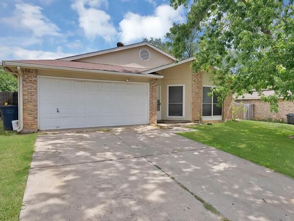 7729 Portman Avenue , Fort Worth, TX 76112