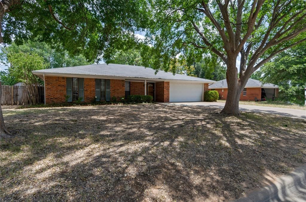 1509 Raborn Drive, Bowie, TX 76230 Main Photo