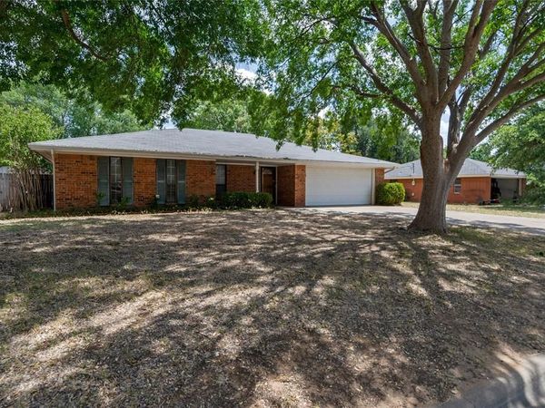 1509 Raborn Drive, Bowie, TX 76230