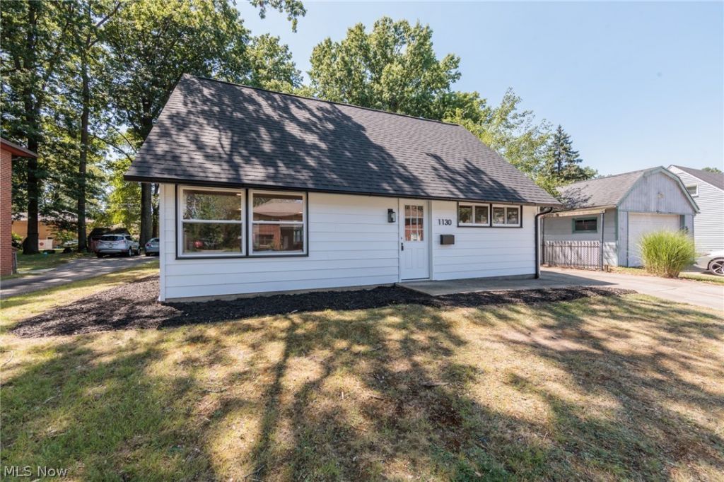 1130 Saxe Avenue, Cuyahoga Falls, OH 44221 Main Photo