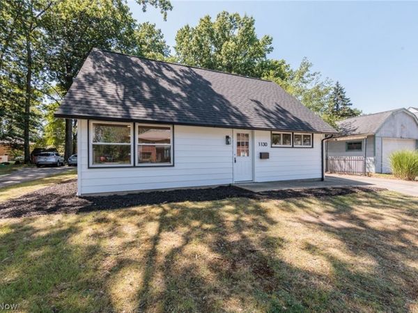 1130 Saxe Avenue , Cuyahoga Falls, OH 44221