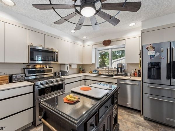 116 Pasadena Ave, Hasbrouck Heights, NJ 07604