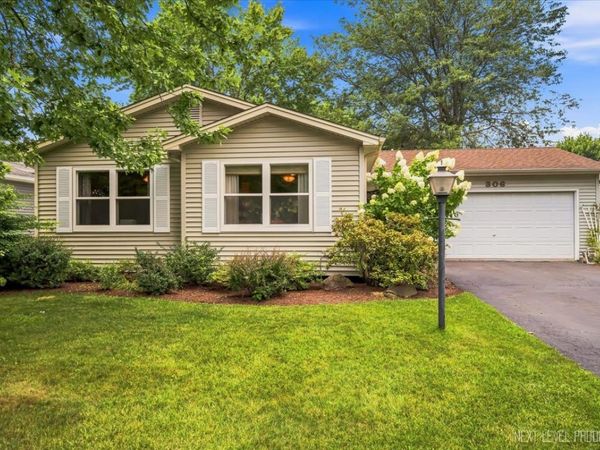 306 Pin Oak Drive, North Aurora, IL 60542