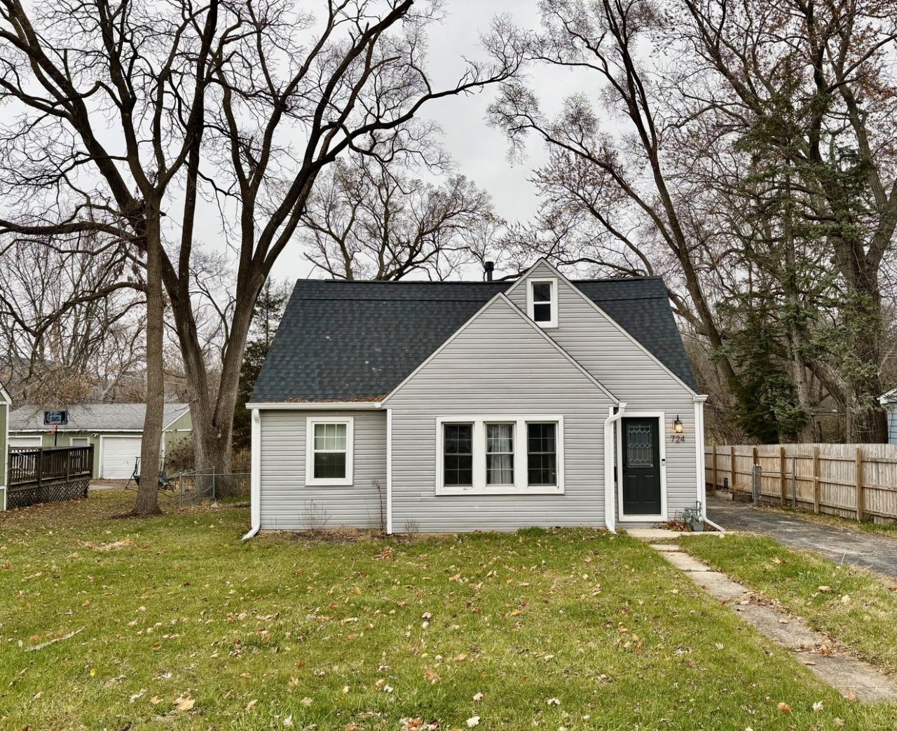 724 Mohawk Drive, Round Lake Heights, IL 60073 Main Photo